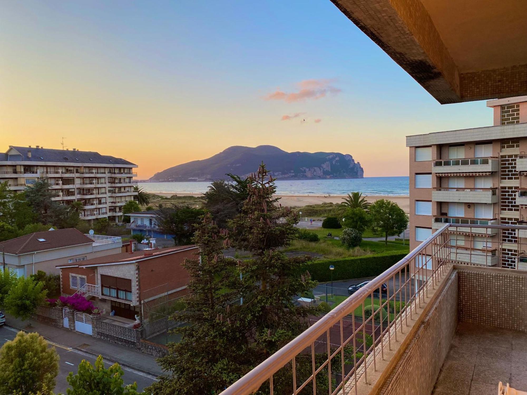 Apartment Laredo Sea Beach Стая снимка